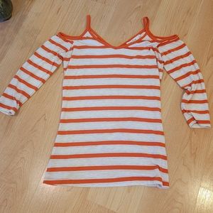 Summer & Sage cold shoulder top size small.